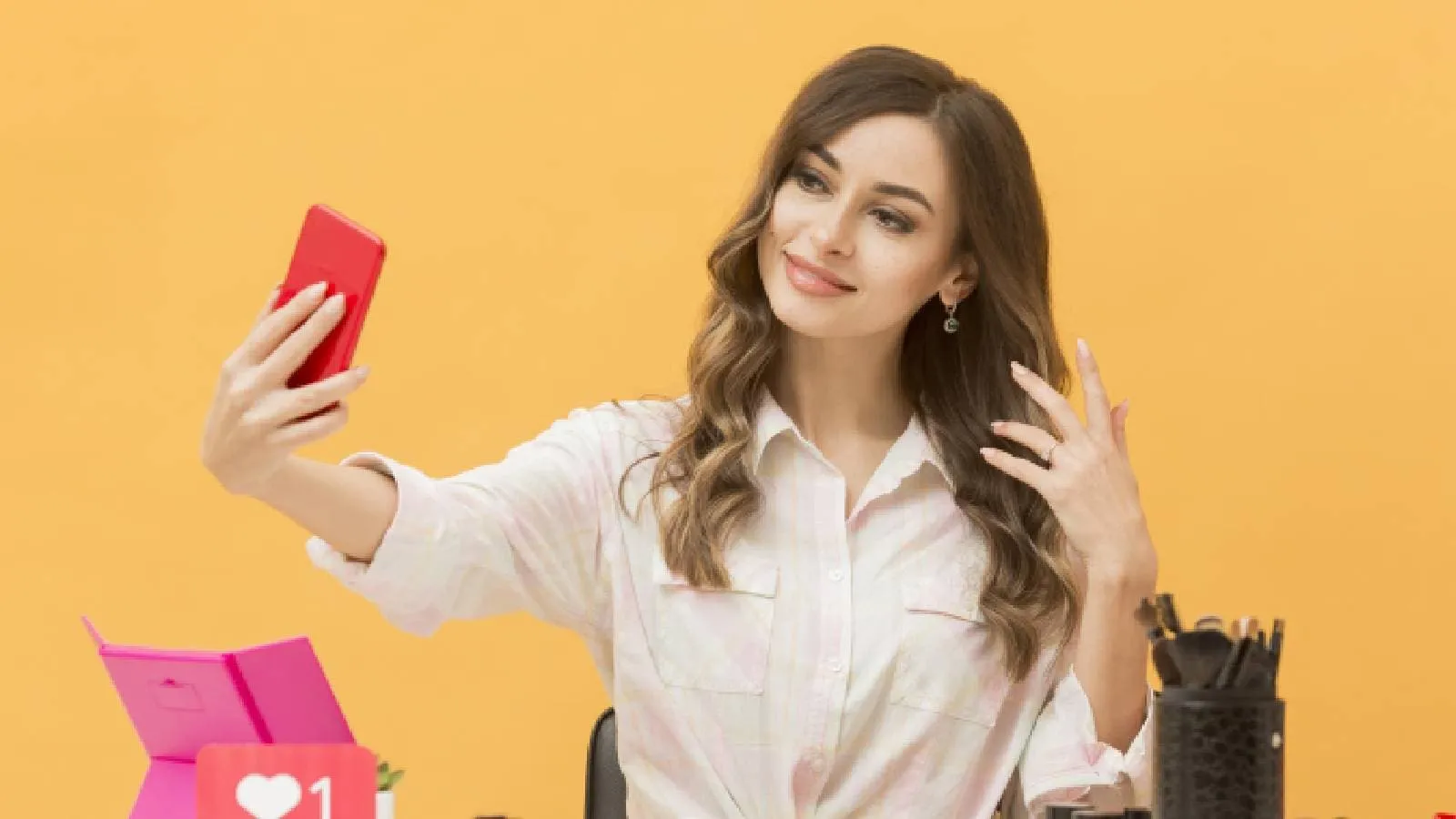 clickbizhub a girl looking at her phone